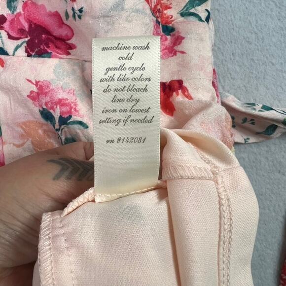 Altar’d State Romper Shorts Womens Small Pink floral Tiered Ruffled Tie V Neck - Picture 12 of 13